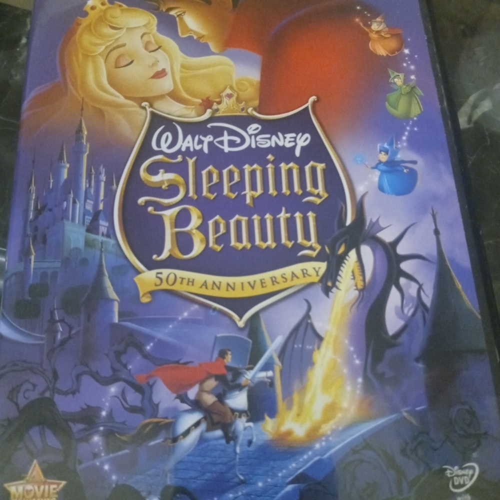 PREOWNED Disney bundle 7 dvds good condition